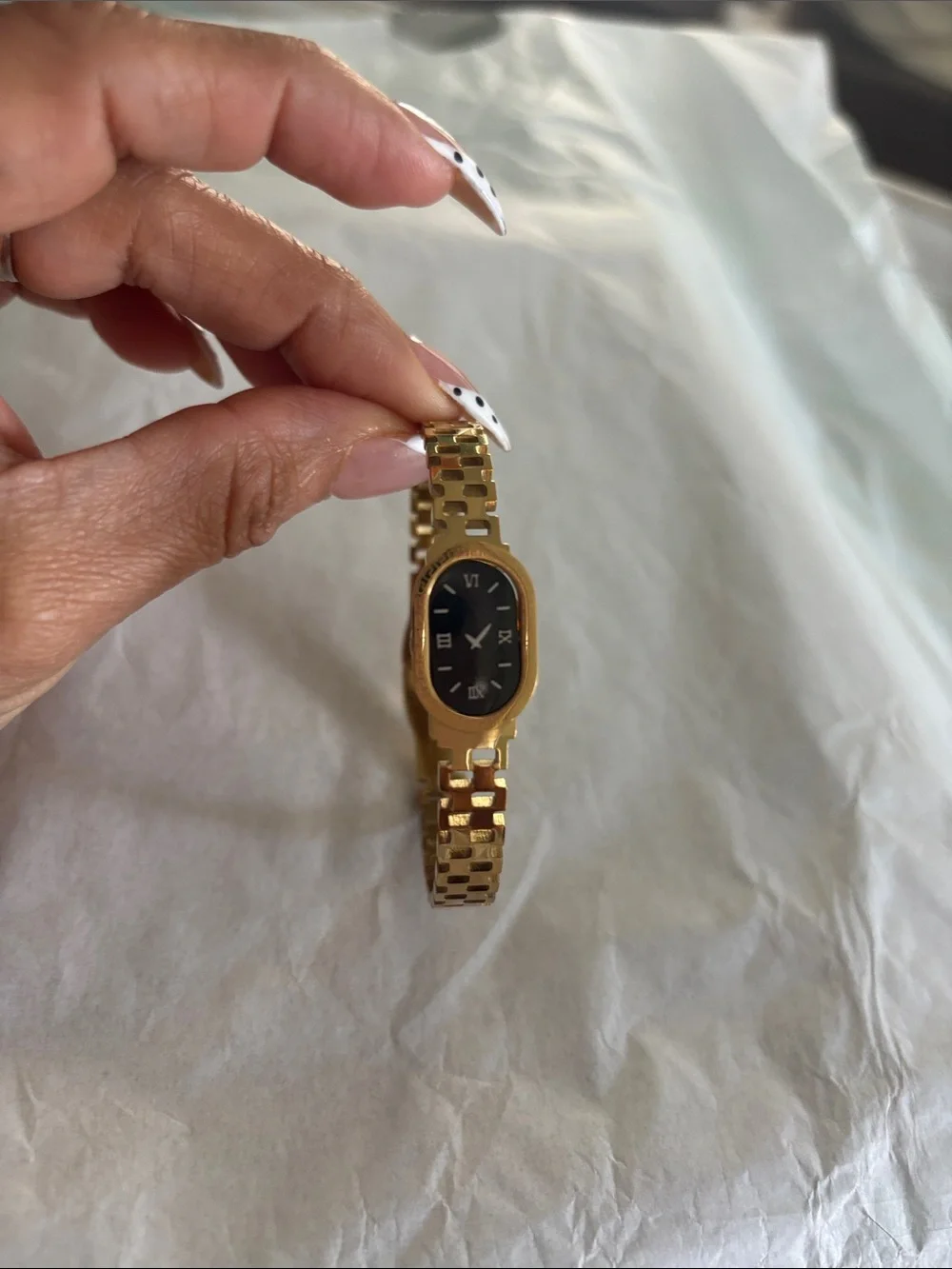 Elegant Women's Gold-Tone Bracelet Watch with Black Dial NOT REAL watch